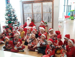 Spotkanie ze Świętym Mikołajem dzieci z oddziału przedszkolnego