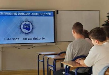 Spotkanie z policjantem w klasach IV-VIII