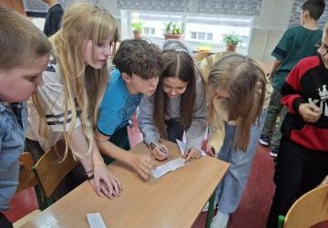 W poszukiwaniu liczby Pi - matematyczne podchody klas 4 i 5